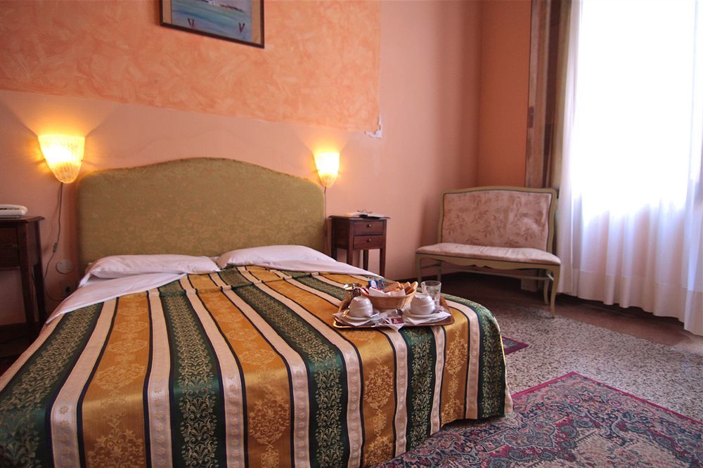 Palazzo Lion Morosini - Check In Presso Locanda Ai Santi Apostoli Velence Kültér fotó