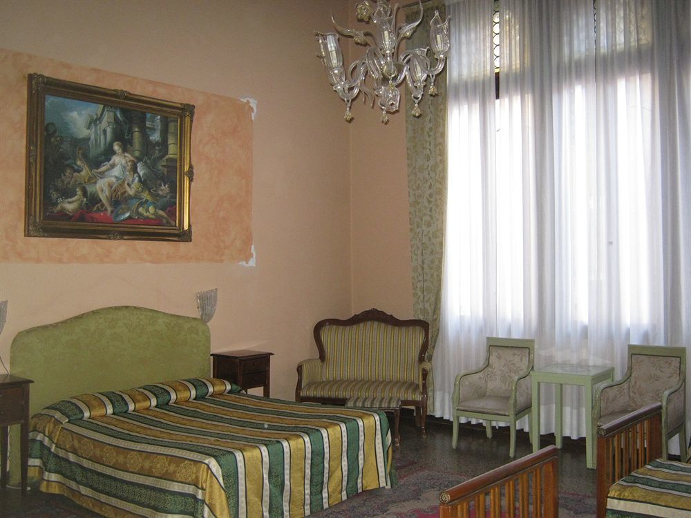 Palazzo Lion Morosini - Check In Presso Locanda Ai Santi Apostoli Velence Kültér fotó